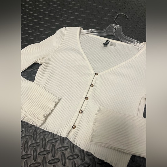 H&M Cream Ribbed Button-Down Top - Picture 3 of 3